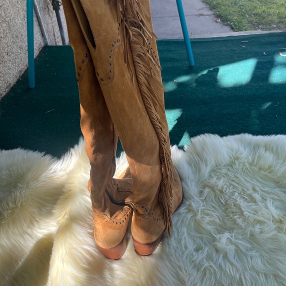 Size 9 Frye fringe boots - Picture 3 of 3